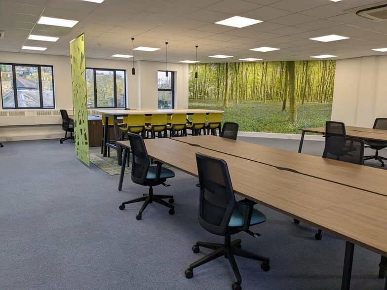 1 Portsmouth Rd, Guildford for lease - Building Photo - Image 2 of 4