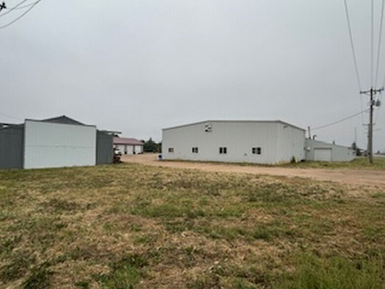 324B 6th SW Ave, Stanley, ND 58784 Warehouse