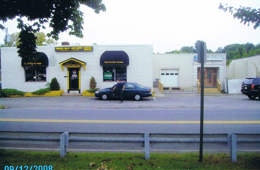 711 Broadway, Westwood, NJ for sale - Primary Photo - Image 1 of 1