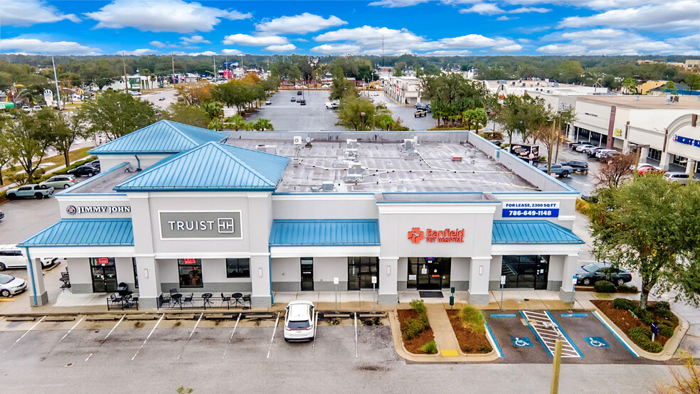 458-655 W Brandon Blvd, Brandon, FL for lease - Building Photo - Image 2 of 9