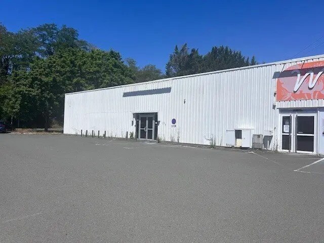 Retail in Montceau-les-Mines for lease - Building Photo - Image 1 of 7