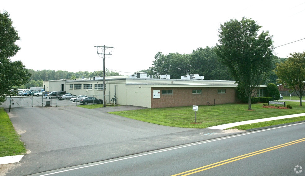 523 Halfway House Rd, Windsor Locks, CT for sale - Building Photo - Image 1 of 1