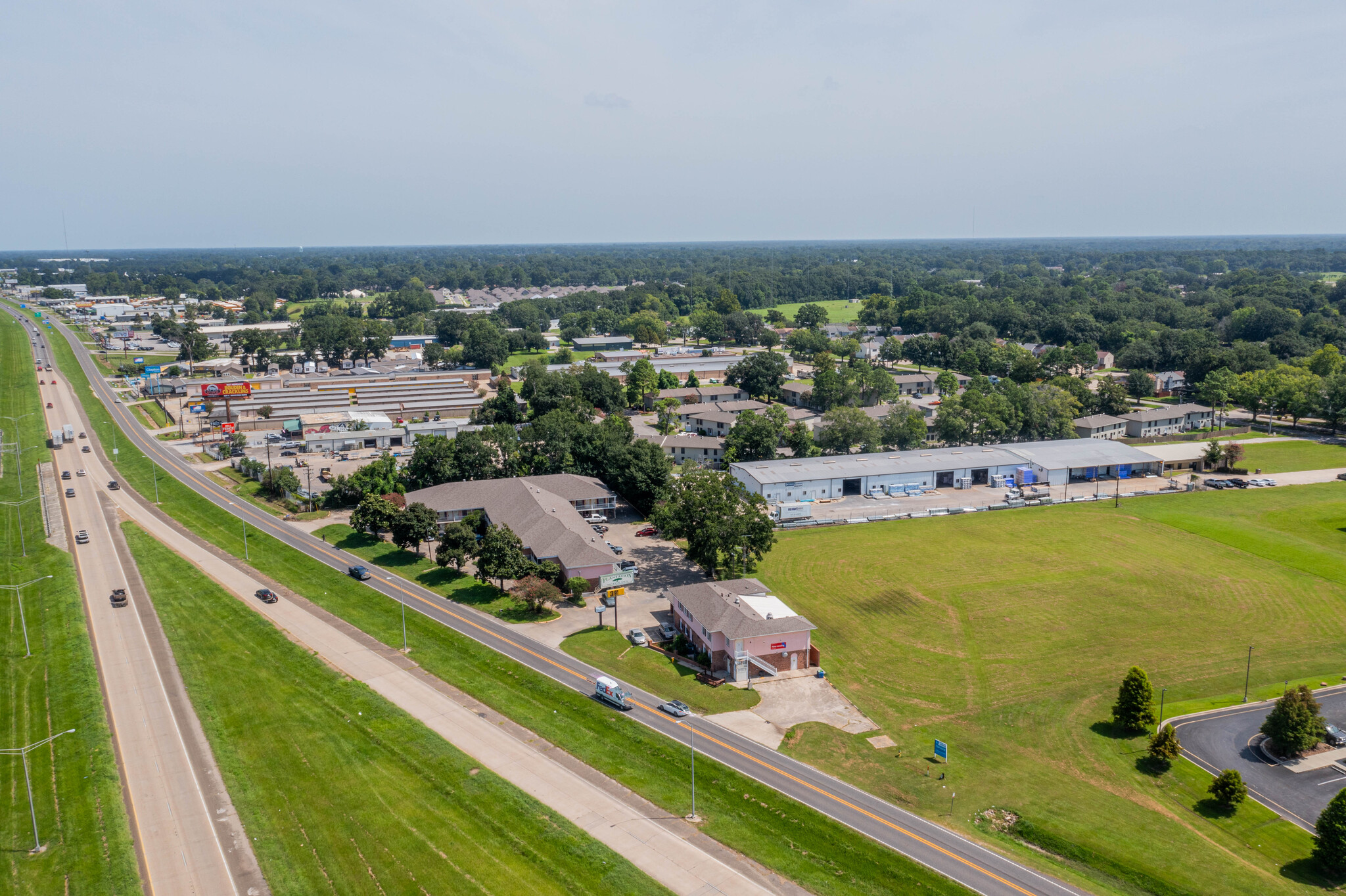 2810 NE Evangeline Trwy, Lafayette, LA for sale Building Photo- Image 1 of 17