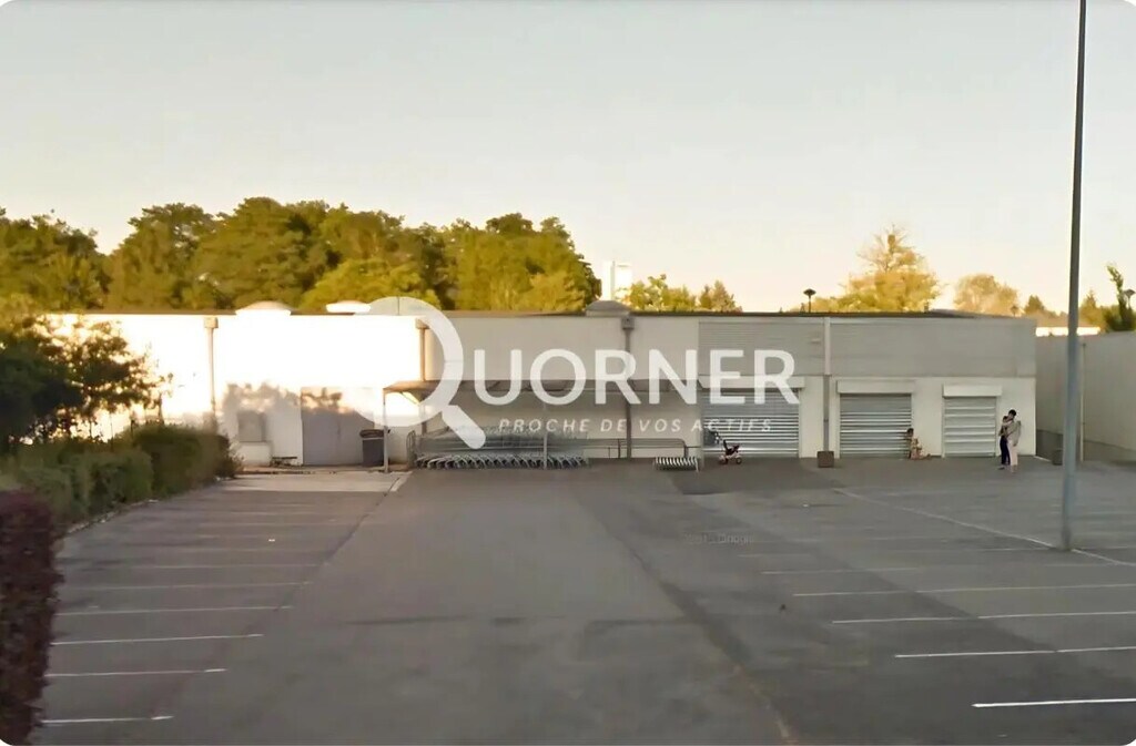Location Commerce 800 m² - Photo 1