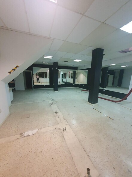 Retail in SEVILLA, Sevilla for lease - Building Photo - Image 2 of 12