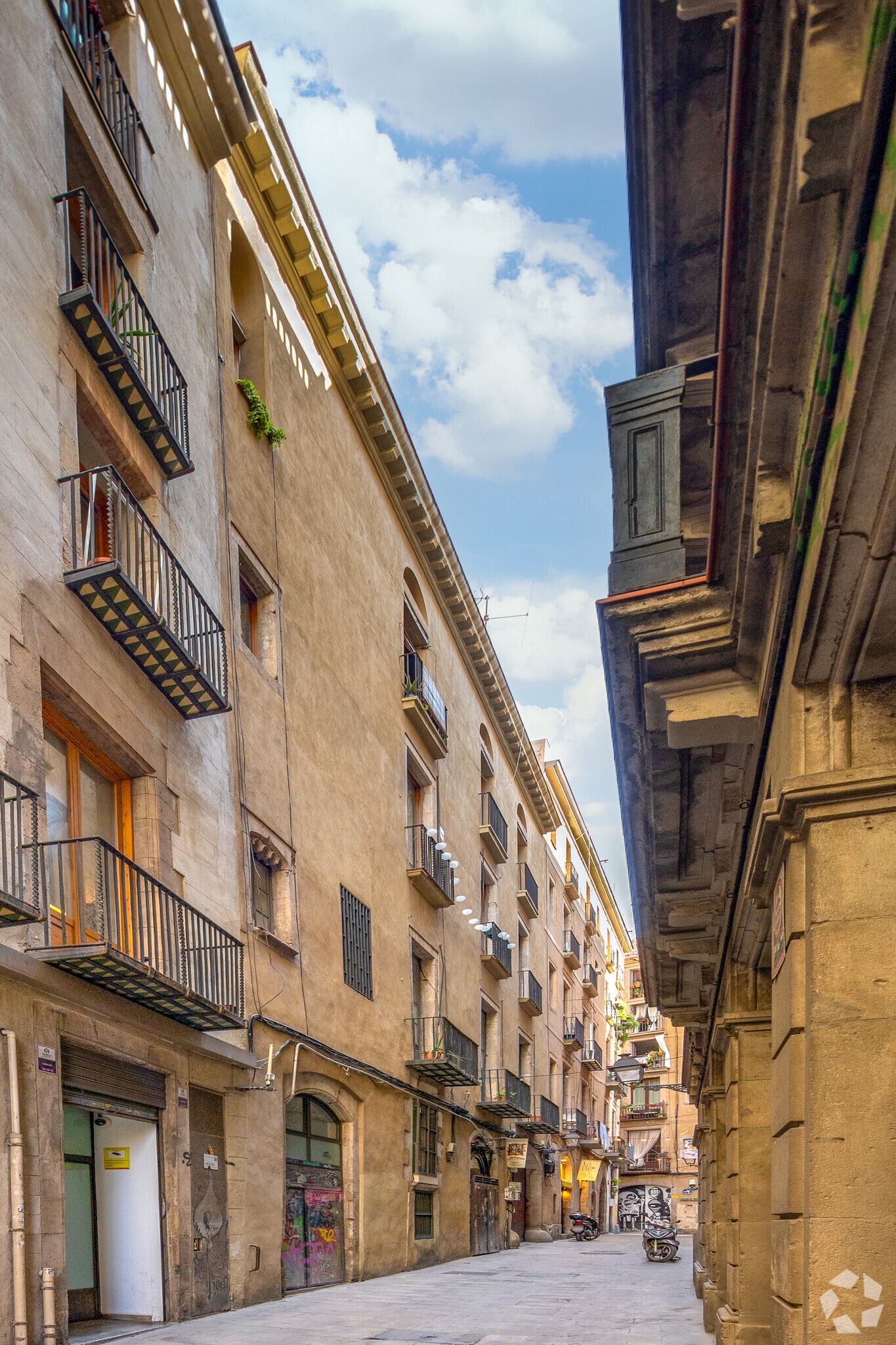 Multifamily in Barcelona, Barcelona for sale Primary Photo- Image 1 of 2