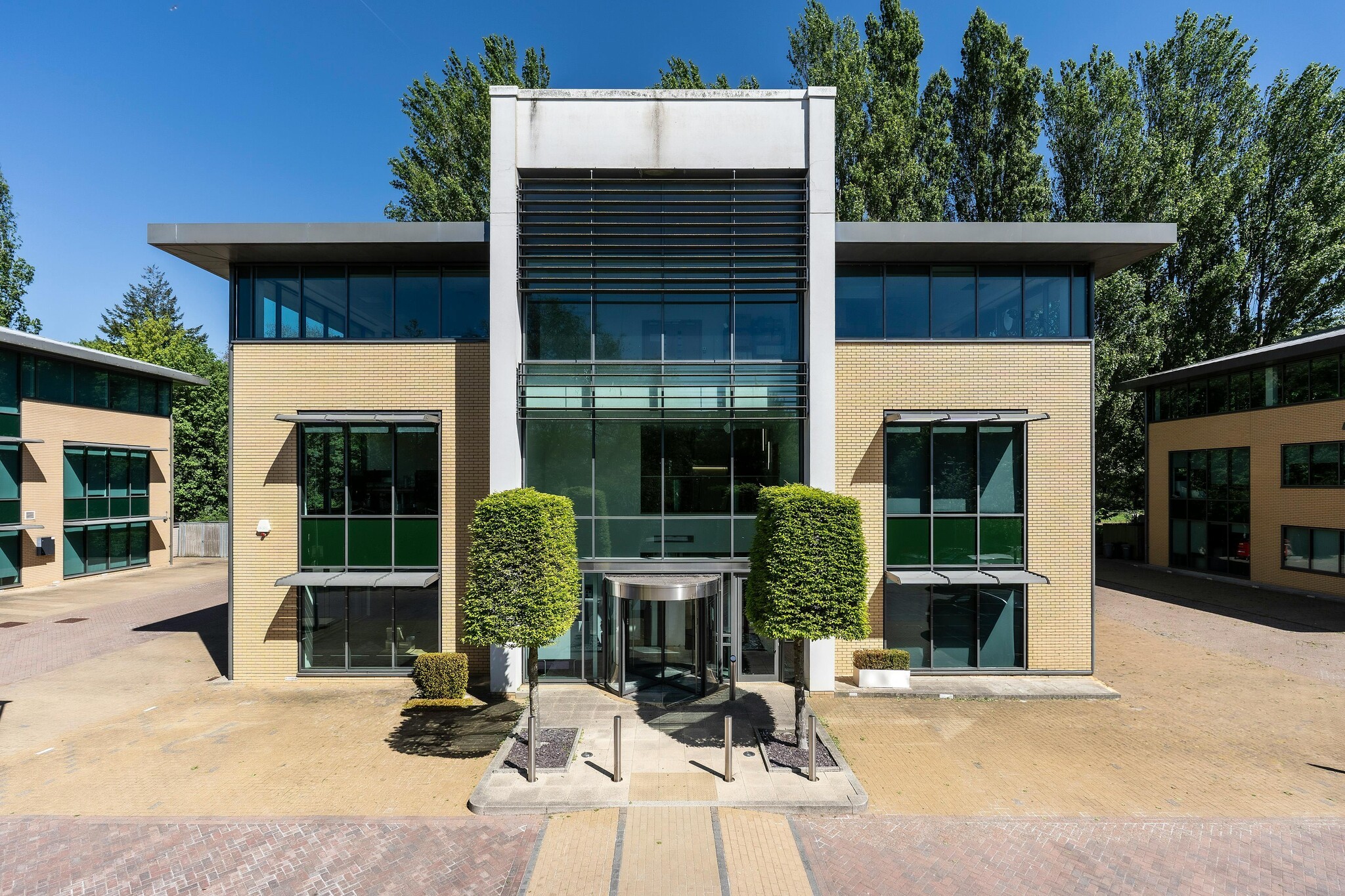 Chiltern Hl, Gerrards Cross for lease Building Photo- Image 1 of 10