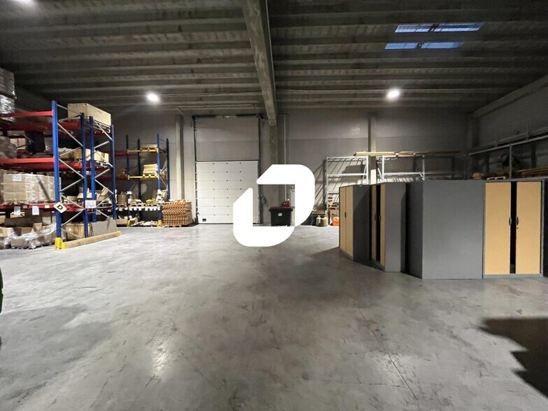 Office in Lens for lease - Building Photo - Image 3 of 18
