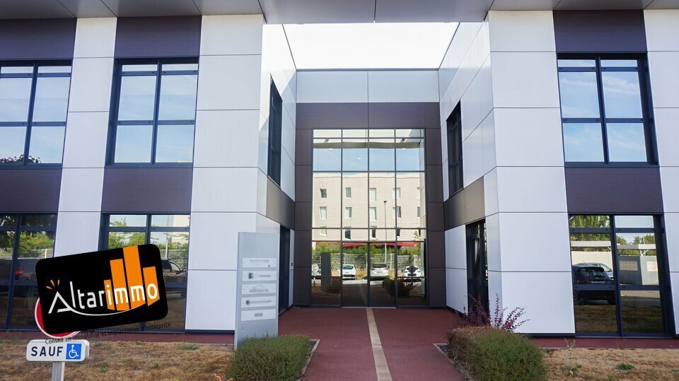 Office in Chartres for lease - Building Photo - Image 3 of 5