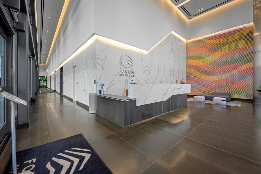 19790 W Dixie Hwy, Aventura, FL for lease - Interior Photo - Image 1 of 23