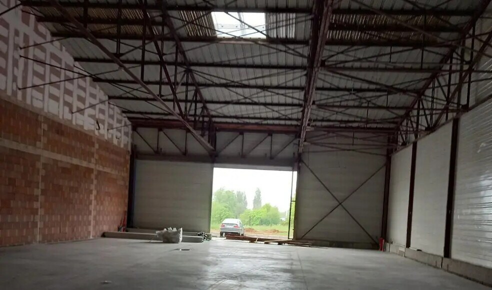 Flex in Besançon for lease - Interior Photo - Image 2 of 5