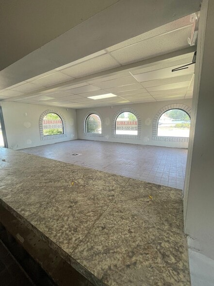 4450 Rocky River Dr, Cleveland, OH for lease - Building Photo - Image 3 of 18