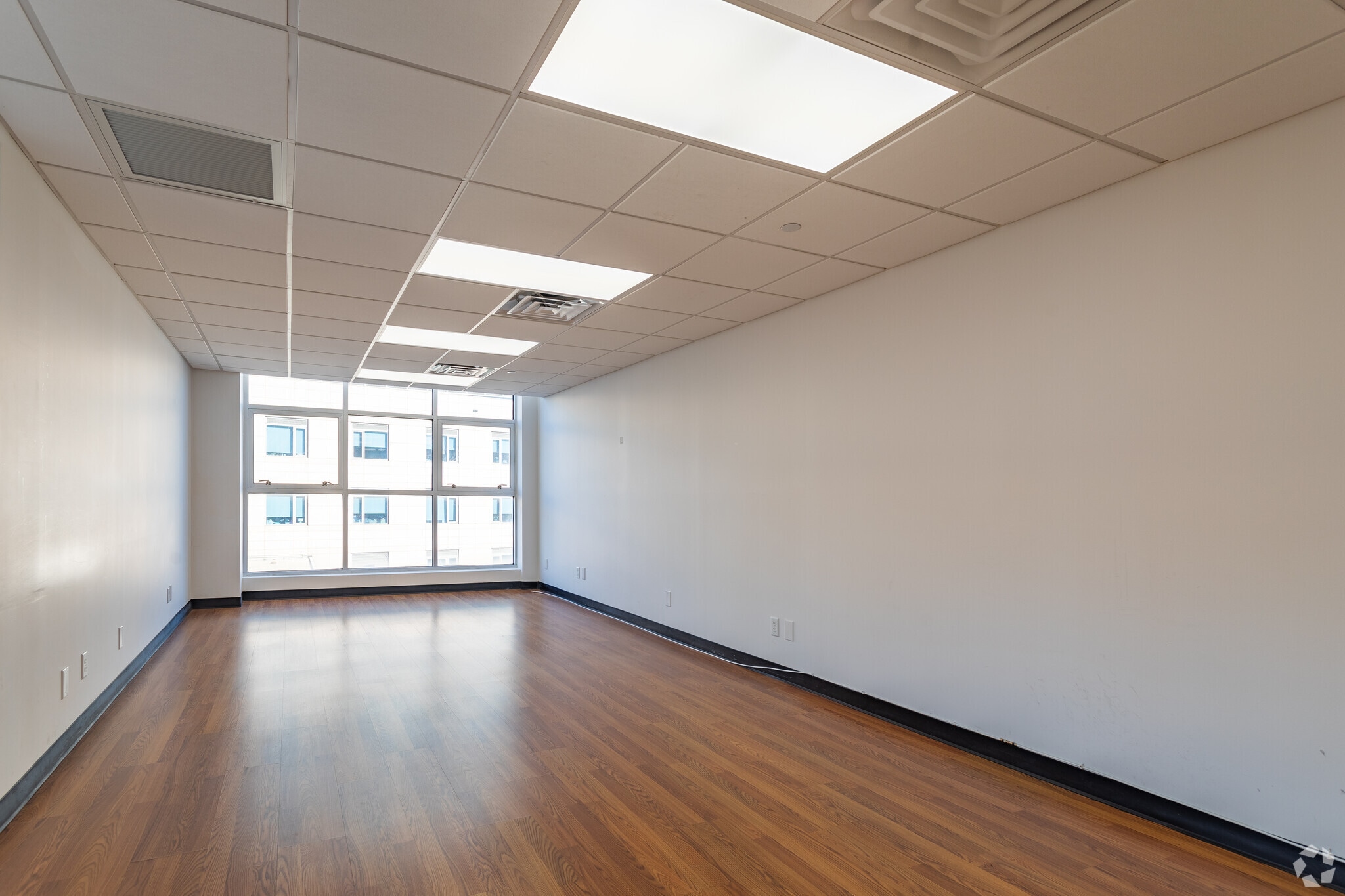 136-18 39th Ave, Flushing, NY for lease Interior Photo- Image 1 of 5