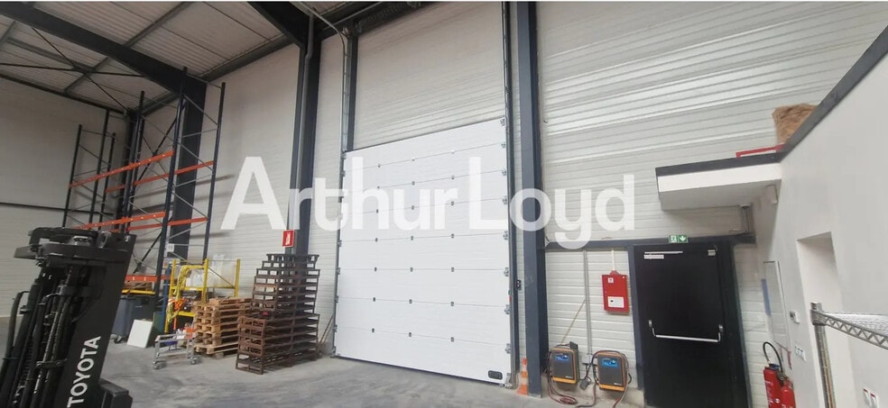 Industrial in Saint-André-sur-Orne for sale - Building Photo - Image 3 of 5