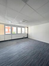 Office in Courbevoie for lease Interior Photo- Image 2 of 8