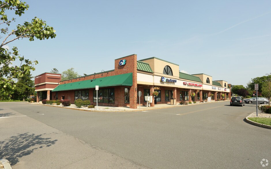 98 Wolf Rd, Colonie, NY for sale - Primary Photo - Image 1 of 1