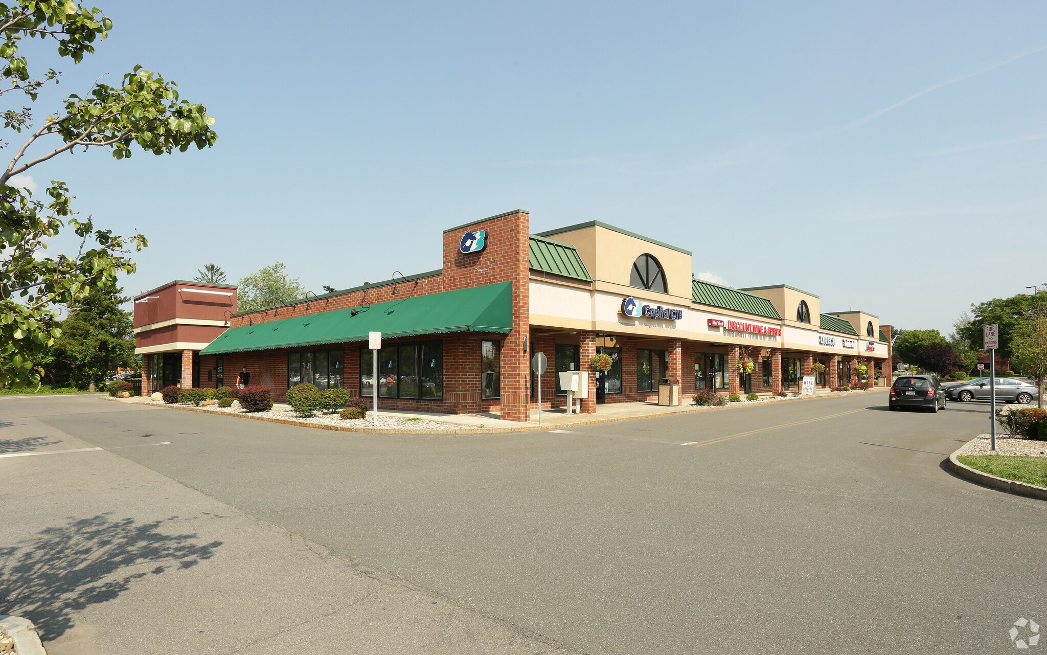 98 Wolf Rd, Colonie, NY for sale Primary Photo- Image 1 of 1