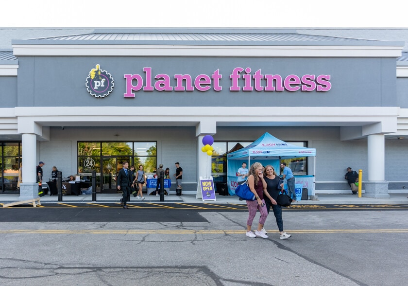 Manetto Hill Rd, Plainview, NY for lease - Building Photo - Image 1 of 7