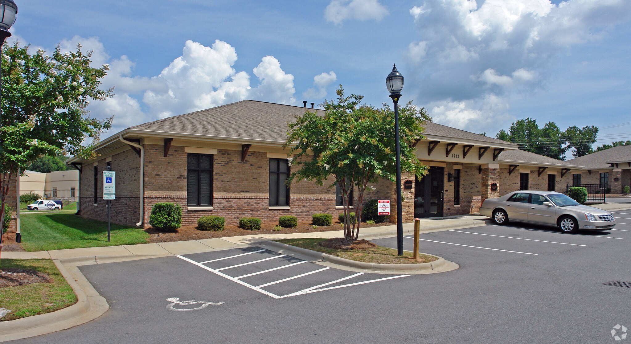 1212 Mann Dr, Matthews, NC for sale Primary Photo- Image 1 of 1