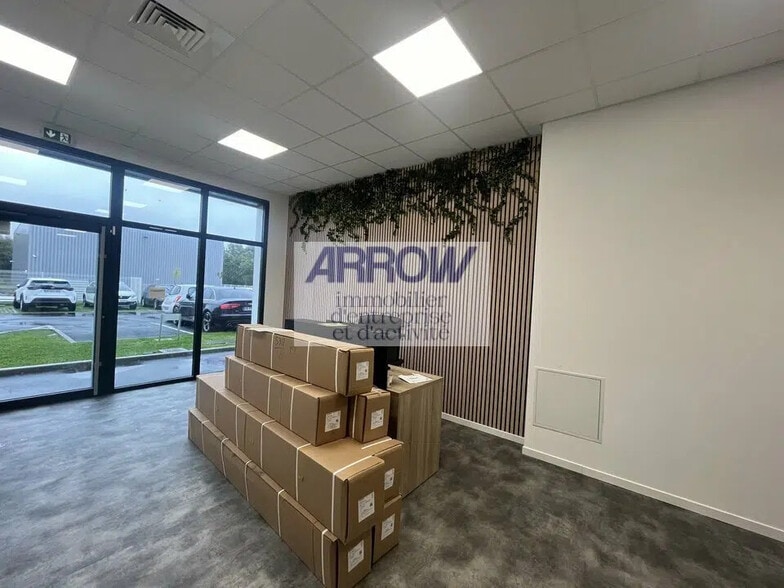 Flex in Saint-Herblain for lease - Building Photo - Image 2 of 4