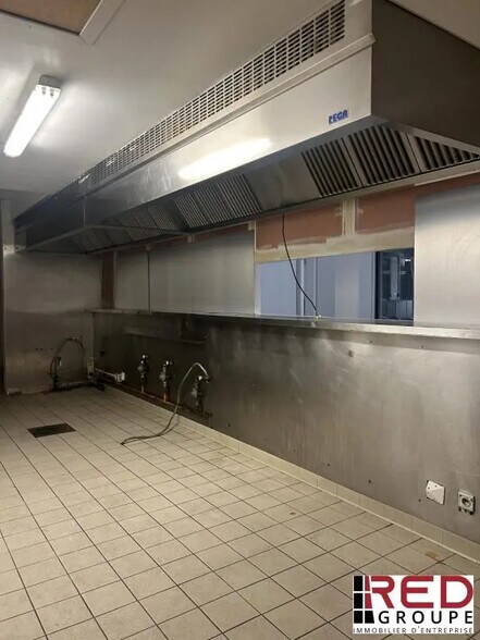 Retail in Aix-en-Provence for lease - Building Photo - Image 3 of 5