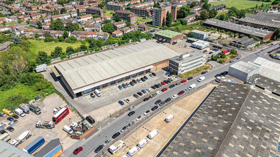 3-5 Thames Rd, Barking for lease - Building Photo - Image 3 of 4