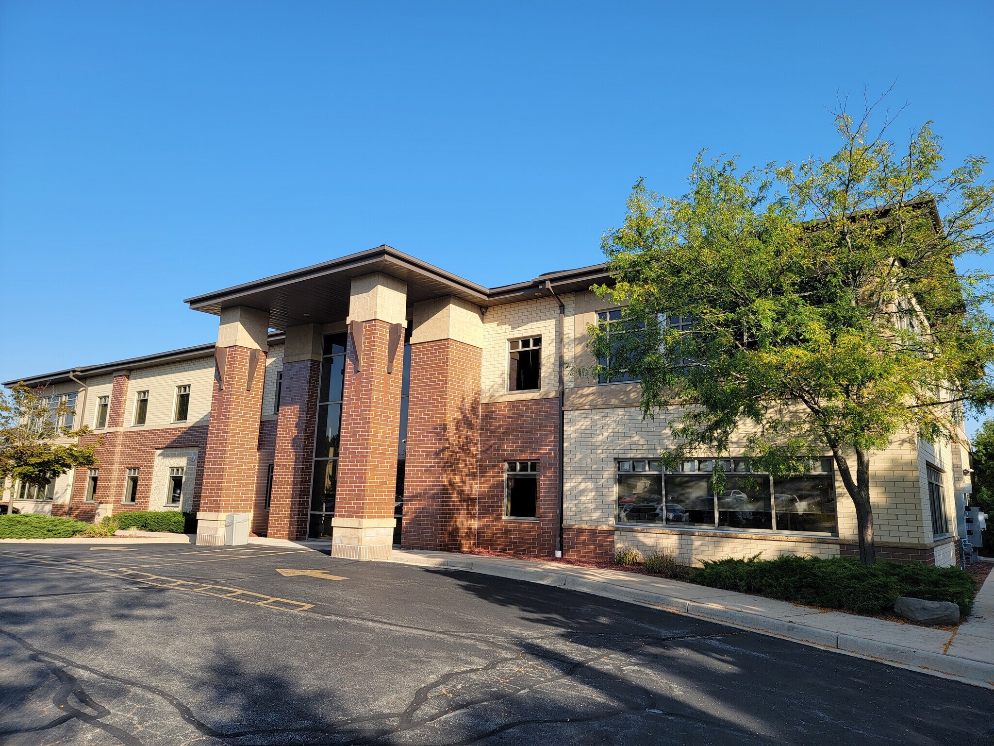 12555 W National Ave, New Berlin, WI for lease Building Photo- Image 1 of 11