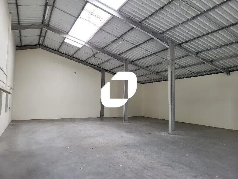 Office in Pessac for lease - Interior Photo - Image 3 of 12