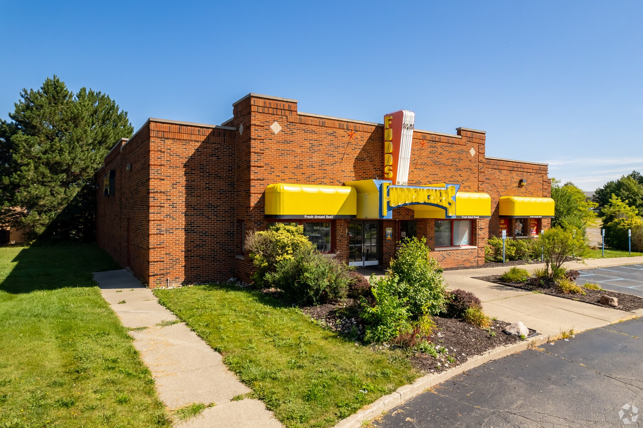 2373 Austins Pkwy, Flint, MI for sale Primary Photo- Image 1 of 1