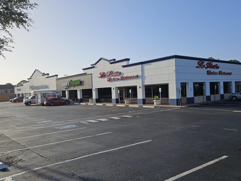 11611-11637 Katy Fwy, Houston, TX for lease - Building Photo - Image 2 of 8