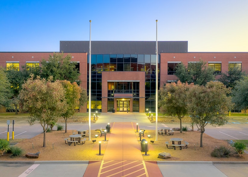 17655 Waterview Pky, Dallas, TX for lease - Building Photo - Image 1 of 16