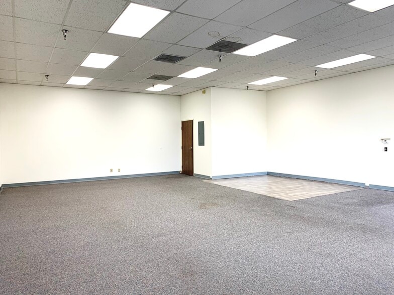11512 Magnolia St, Garden Grove, CA for lease - Interior Photo - Image 2 of 5