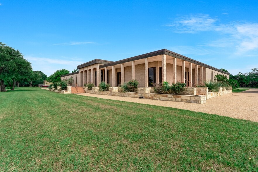 4604 Ben White Blvd E, Austin, TX for lease - Building Photo - Image 1 of 5