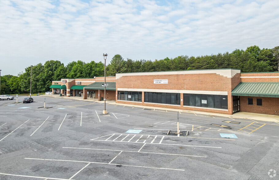 2725 Northwest Blvd, Newton, NC for lease - Building Photo - Image 1 of 7