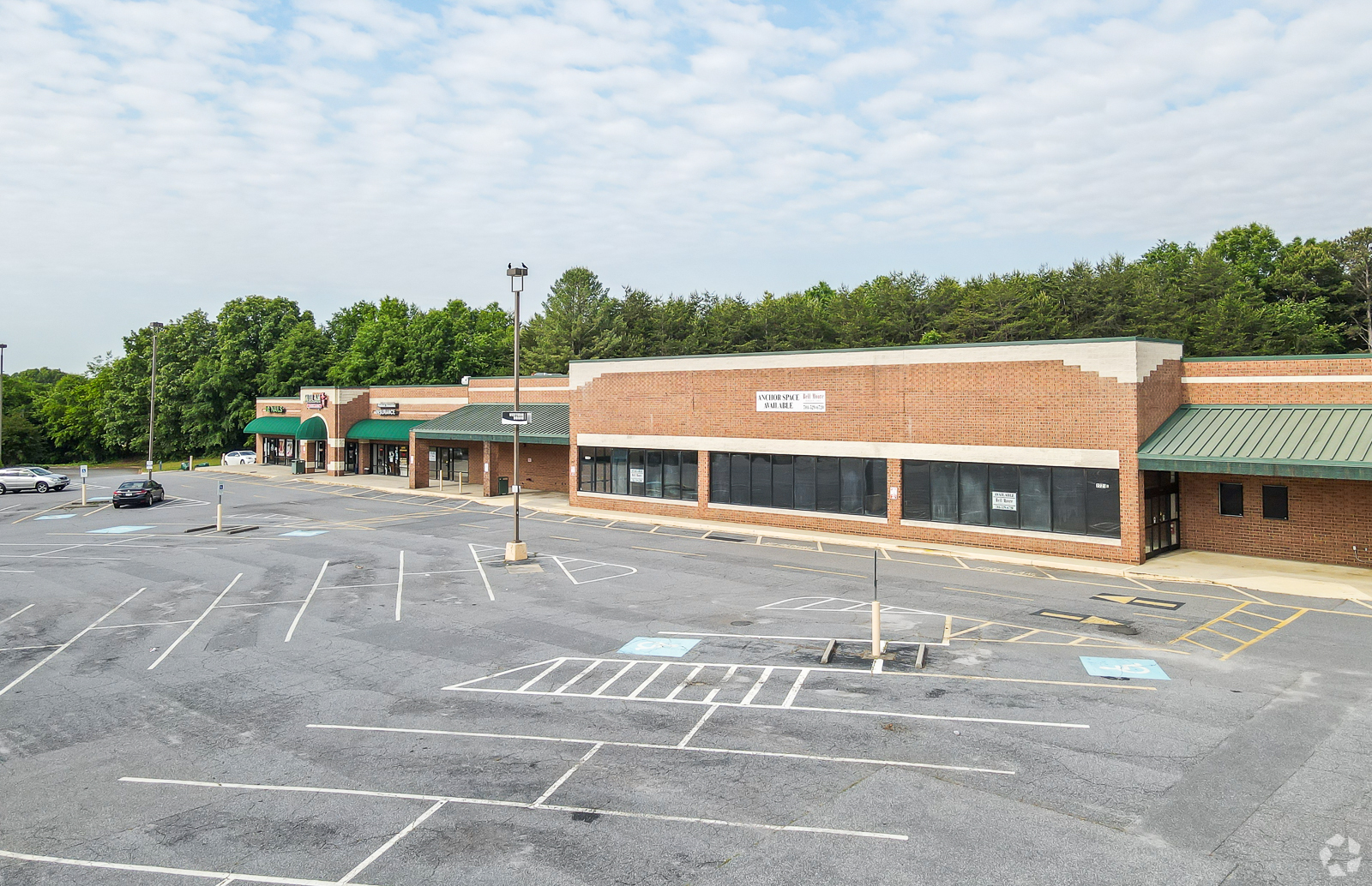 2725 Northwest Blvd, Newton, NC for lease Building Photo- Image 1 of 8