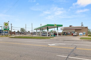 7-Eleven With Gas Station - Convenience Store