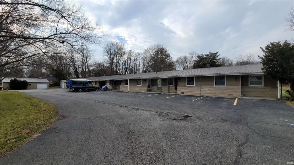 7606 N Roanoke Rd, Huntington, IN 46750 | LoopNet