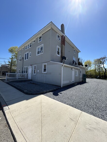 12 Linden Pl, Port Jefferson, NY for sale - Building Photo - Image 1 of 12