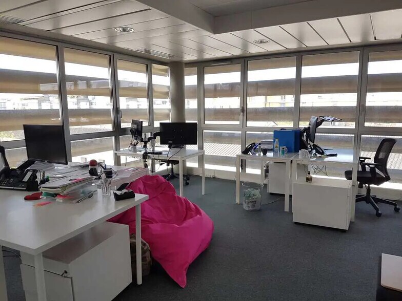Office in Bordeaux for lease - Interior Photo - Image 3 of 7