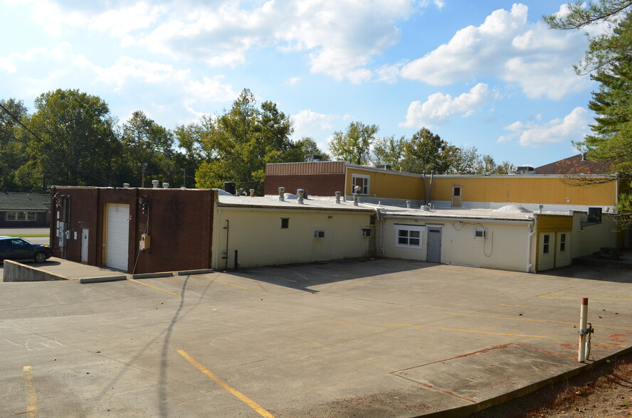 141 Columbus Rd, Athens, OH for lease - Building Photo - Image 3 of 4