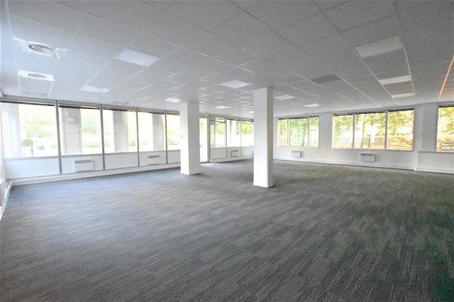 Office in Villepinte for sale - Building Photo - Image 1 of 7