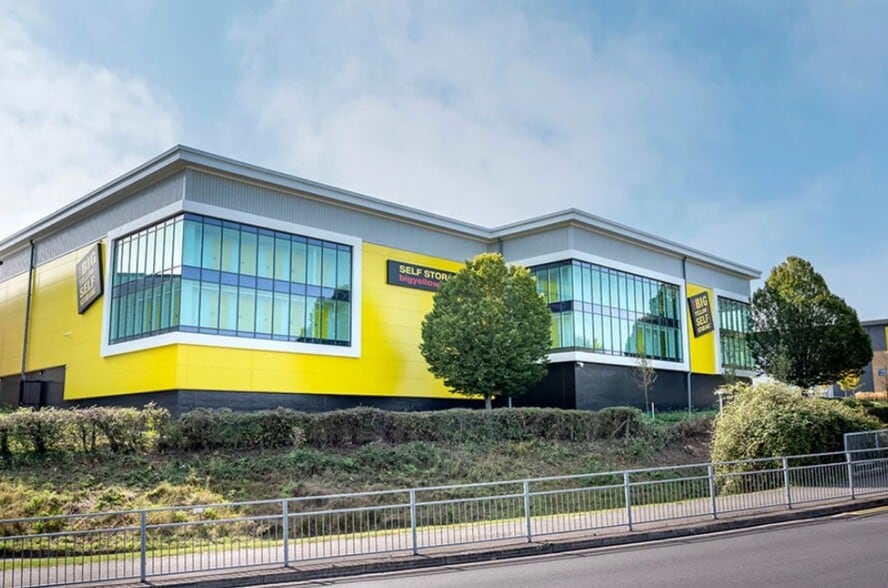 Ellesfield Av, Bracknell for sale - Primary Photo - Image 1 of 1