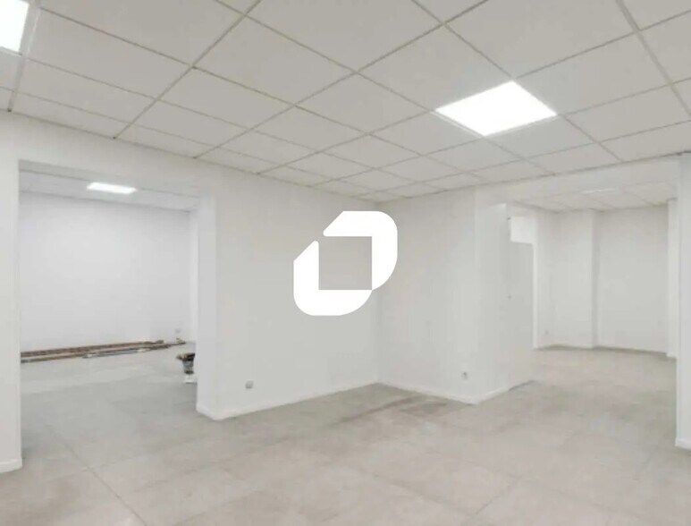 Retail in Paris for lease - Interior Photo - Image 1 of 2