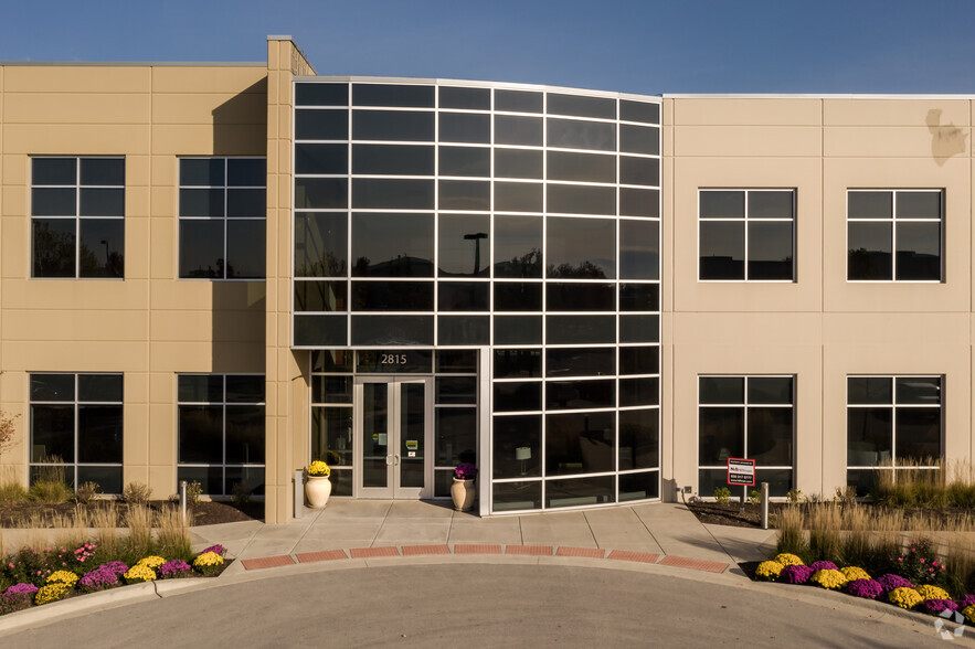 2815 Forbs Ave, Hoffman Estates, IL for lease - Building Photo - Image 2 of 5