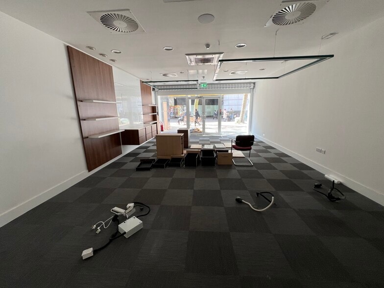 32 North End, Croydon for lease - Building Photo - Image 2 of 3