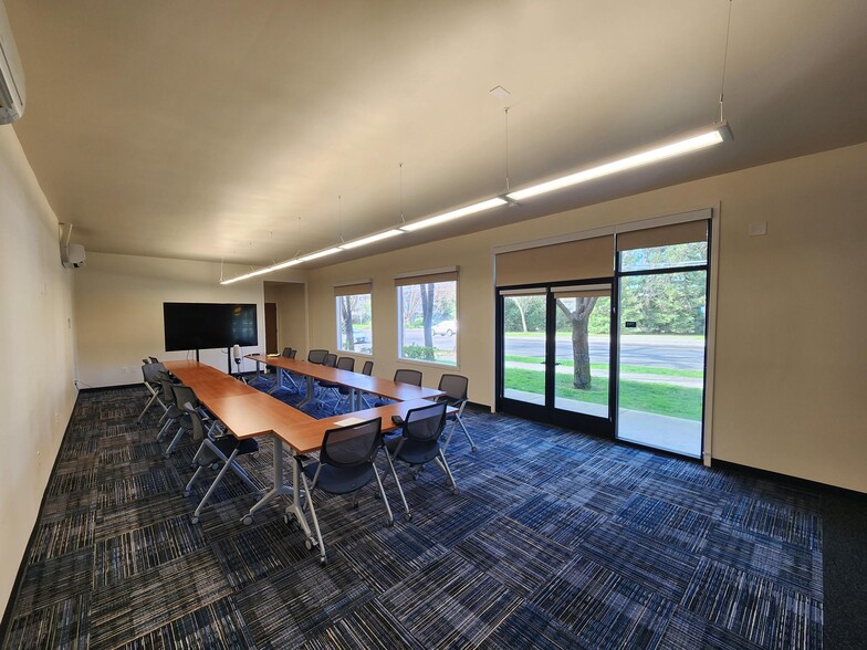 2100-2108 11th Ave, Sacramento, CA for lease - Interior Photo - Image 2 of 5