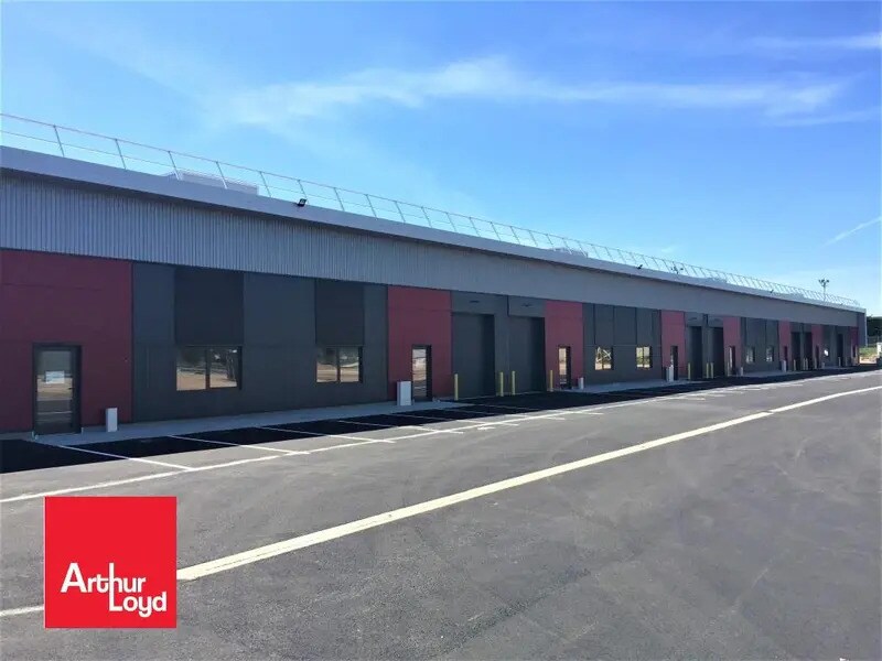 Flex in Dreux for lease Building Photo- Image 1 of 3