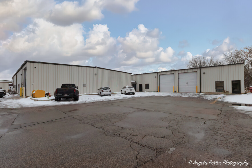 947 Carney Ct, Antioch, IL for sale - Building Photo - Image 1 of 1