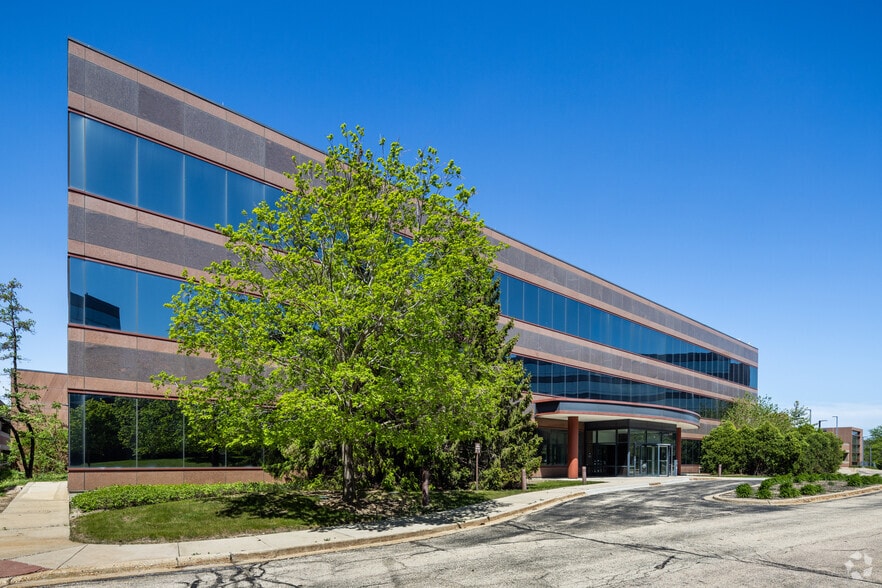 D Overlook Point, Lincolnshire, IL for lease - Building Photo - Image 3 of 20