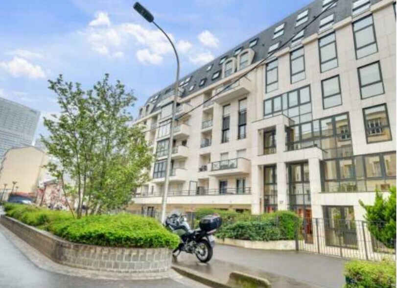 37 Rue Adam Ledoux, Courbevoie for lease - Building Photo - Image 1 of 3
